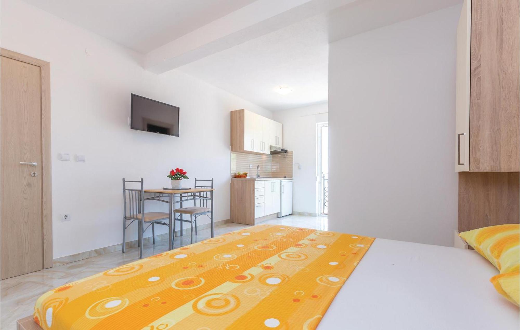 Nice Studio In Krvavica With Kitchen Exteriör bild