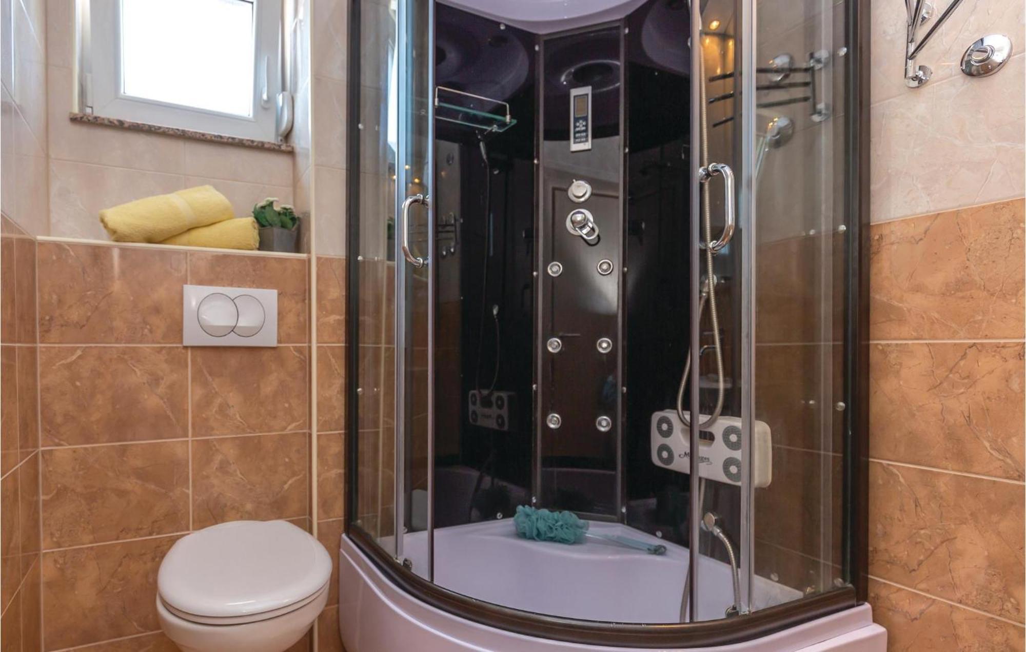Nice Studio In Krvavica With Kitchen Exteriör bild